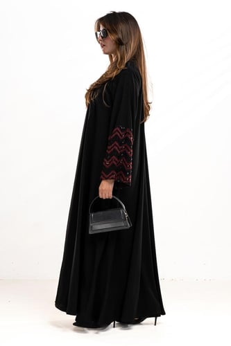 عباية ريانه مطرزة باللون العنابي