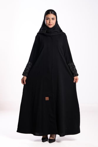 عباية ميادة بقماش جاكار من الخلف