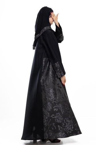 عباية رمسة بتدخيلة قماش جاكار هندي