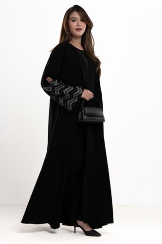 عباية ريانه مطرزة باللون الرمادي الغامق