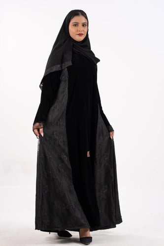 عباية نرجس مخمل مع دانتيل فرنسي