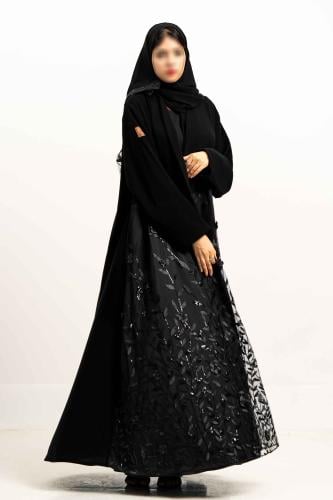 عباية كريب مع تدخيلات طبقة تل مطرز اسفل العباية