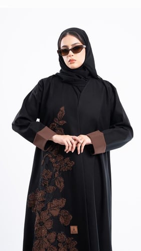 عباية وهاجة باللون البني