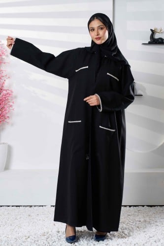 عباية رسمية بجيوب مزينة بخطوط شك الكرستال
