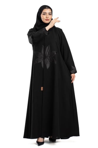 عباية حور بتطريز ورود لماعه