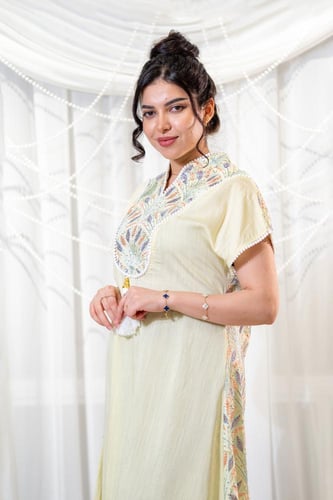 جلابية رمضانية أنيقة بتطريز ع الصدر ومن الخلف