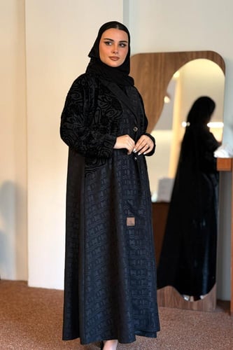عباية وسن بمخمل مورد اسود