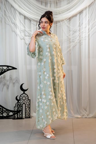 جلابية فيروزي رمضانية بتطريز ورود بيضاء انيقة