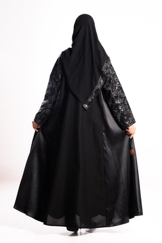 عباية نرجس باللون الاسود