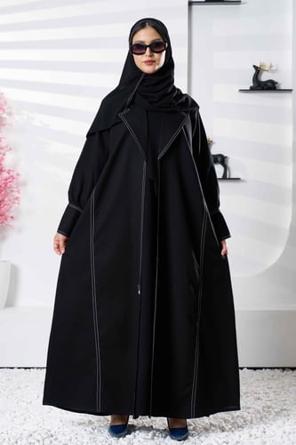 عباية كلوش بخطوط بيضاء