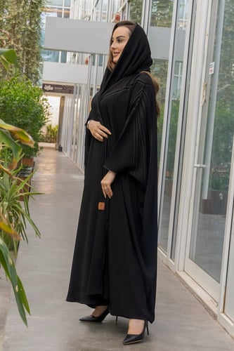 عباية بشت مع قيطان لون ذهبي