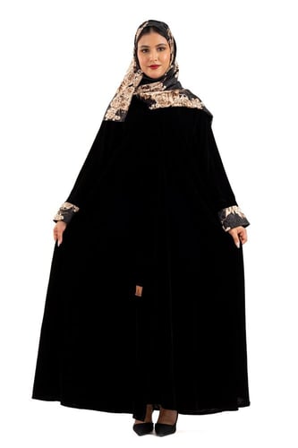 عباية وِداد بدخيلة حرير فرنسي اسود