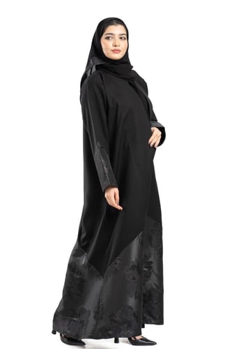 عباية همس بقماش جاكار اسود