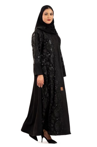 عباية أريج شتوية بدانتيل مطرز بالخيوط والترتر