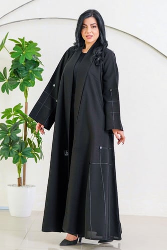 عباية زاهية ناعمة مع تدخيلات قيطان أسود
