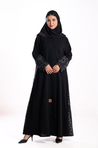 عباية وعد مزينة بقماش جاكار