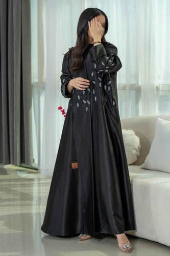 عباية توجان كلوش بتدخيلات تطريز من الأمام والأكمام