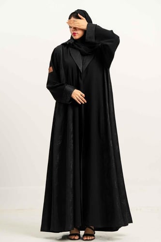 عباية كريب كوبرا كلوش بتدخيلات قماش جاكار