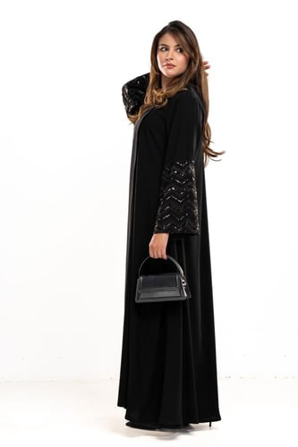 عباية ريانه باللون الاسود