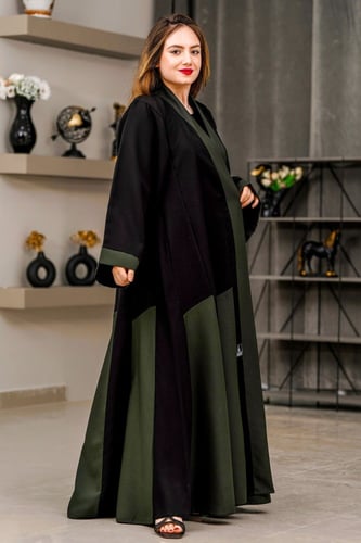 عباية كلوش مع تدخيلات قماش أسود مع زيتي