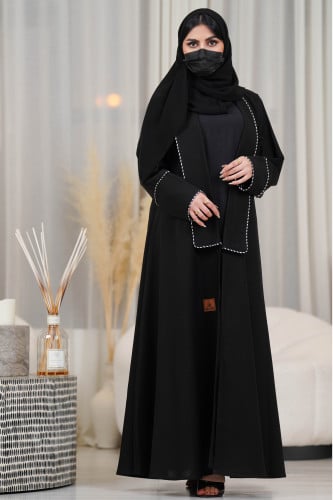 عباية بياقة طولية مستطيلة بتحديد ابيض