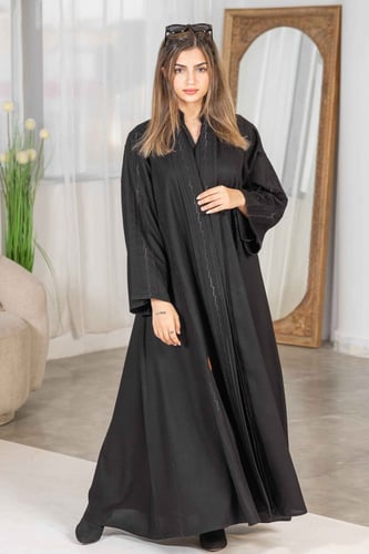 عباية كلوش بتصميم مميز مع تدخيلات تطريز اسود