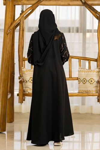 عباية بياقة واسعة مع تطريز السنبلة ع الياقة والاكم...