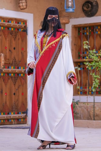 عباية يوم التأسيس مع تدخيلات قماش السدو