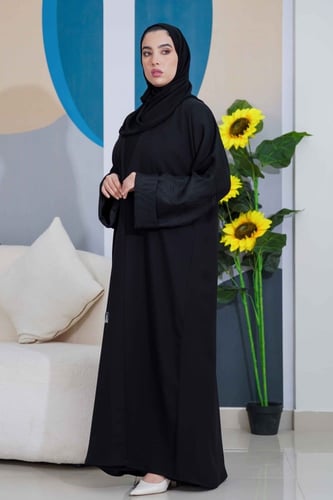 عباية كلاسيك بتدخيلات قماش جاكار ع اليد