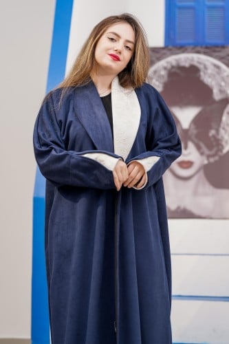 عباية شاموه كحلي مع قصة انسيابية على الأكمام