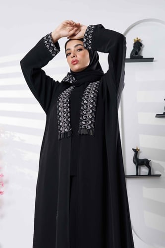 عباية سوداء فاخرة بتدخيلات تطريز وهدب كرستال