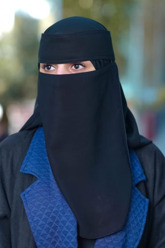 نقاب جنز ملكي طويل ب 2 مطاط