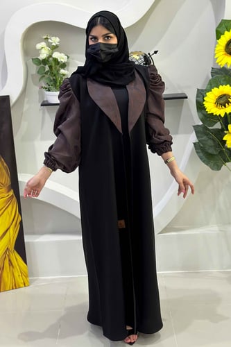 عباية زاهية كلاسيك مع تدخيلات قماش بني مطرز