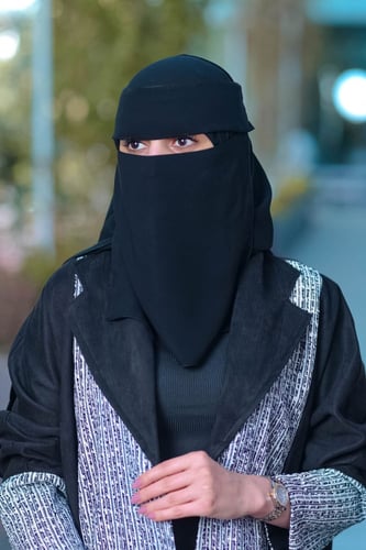 نقاب جينز ملكي مخفي