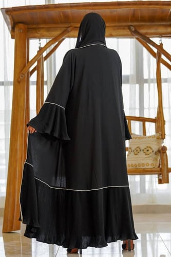 عباية كلوش بتحديد ابيض مع كسرات من الأسفل والكم