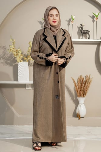 عباية شاموه رمادي مع تدخيلات مخمل وأزارير سوداء