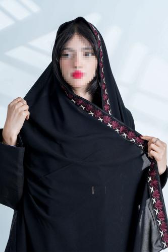 طرحة Z127 لون اسود بتطريز عنابي