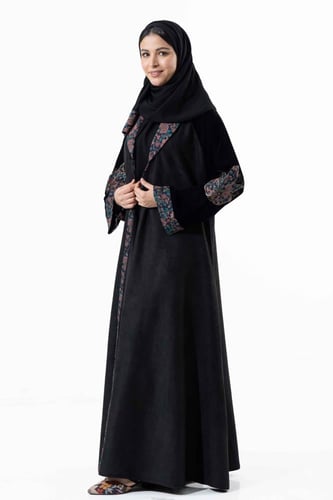 عباية شتوية بتدخيلات قماش الكشميري على الياقة والأ...