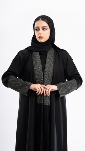 عباية نهى مزينة بقماش جاكار زيتي مع قيطان