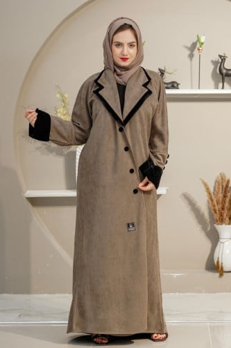 عباية شاموه رمادي مع تدخيلات مخمل وأزارير سوداء