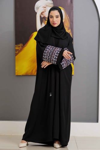 عباية كلاسيك بتطريز بني وابيض ع الكم