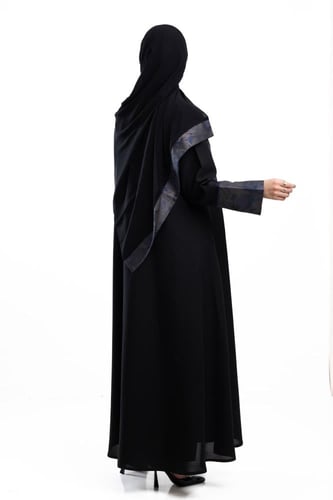 عباية رِقه باللون الكحلي