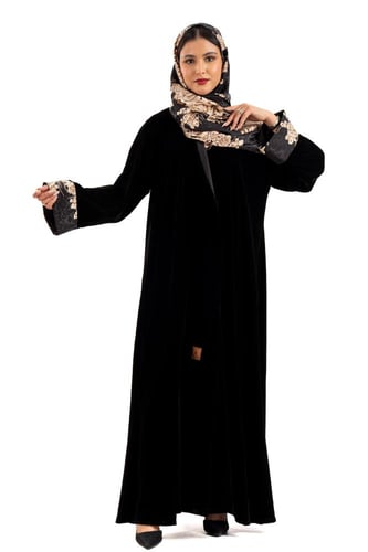 عباية وِداد بدخيلة حرير فرنسي اسود