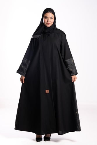 عباية سارة بتدخيلة قماش اورجنزا مطرز