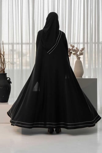 عباية سوداء كلوش ناعمة بقيطان فضي