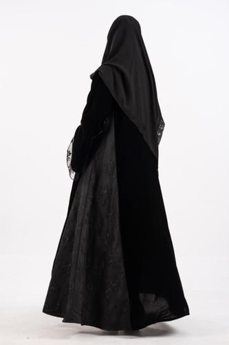 عباية نرجس مخمل مع دانتيل فرنسي