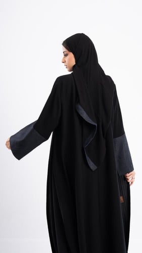 عباية جود جاكار باللون الكحلي