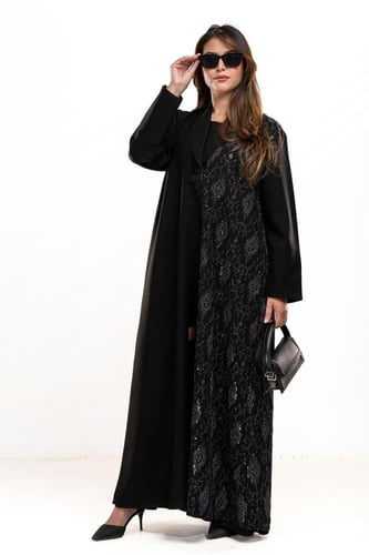 عباية مهرة باللون الاسود مع الفضي