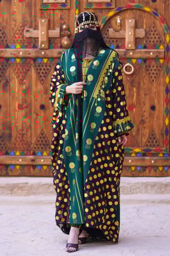 عباية يوم التأسيس مع تدخيلات قماش اخضر متزين بهوية...