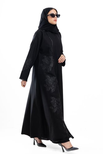 عباية وله باللون الأسود